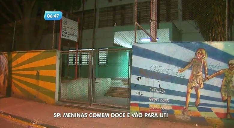 Na delegacia, a mãe da jovem que levou o pote de doce para a escola contou à
reportagem da TV Record que acredita que o outro envolvido no crime seja o pai da menina. Segundo ela, o homem teria
contratado Kaíque para entregar o produto já alterado com a intenção de
matar as duas. Segundo ela, o homem não queria que a atual mulher descobrisse que ele tem uma filha fora do casamento. A Polícia não confirma
esta versão e informa que o caso segue em investigação pelo 10º Distrito
Policial da Penha