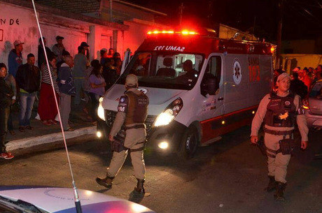 Uma ambulância prestou socorro a vítima, mas a menina não resistiu