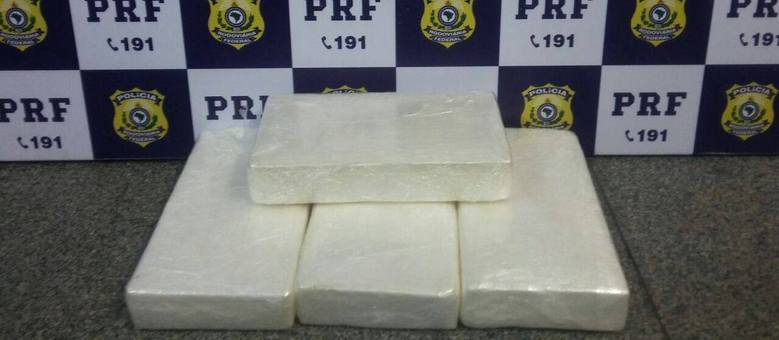 Foram apreendidos quase 4 kg de cocaína