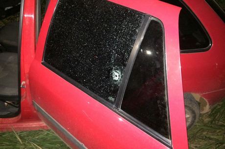 Motorista do prefeito perdeu o controle do veículo e avançou contra barraco