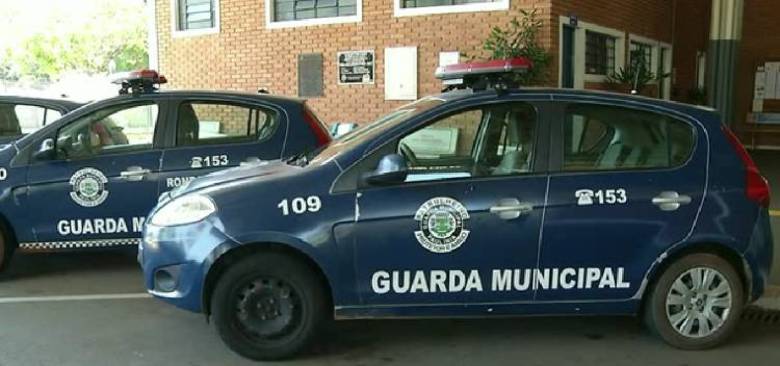 Segundo a polícia,
na casa, estavam também outros dois homens, que continuam a serem
procurados pela polícia. Os detidos já tinham passagem por furto, roubo,
receptação e tráfico de drogas. Eles foram indiciados por lesão corporal,
tortura e cárcere privado Segundo a polícia,
na casa, estavam também outros dois homens, que continuam a serem
procurados pela polícia. Os detidos já tinham passagem por furto, roubo,
receptação e tráfico de drogas. Eles foram indiciados por lesão corporal,
tortura e cárcere privado
