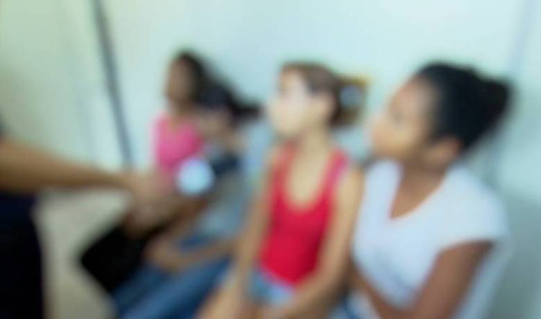 As garotas queriam se vingar da vítima alegando que a menor, chamada de 'loira', teria dado em cima do namorado de uma delas. O namorado teria ajudado a vítima a organizar uma festa. Para isso, arquitetaram plano para atrair manter cativa e matar a garota