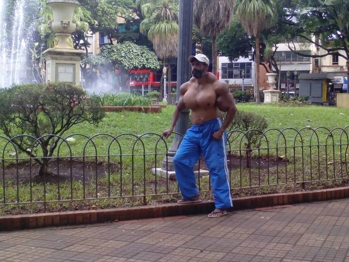Apesar de suas proporções gigantescas de hoje, Valdir não foi sempre musculoso assim