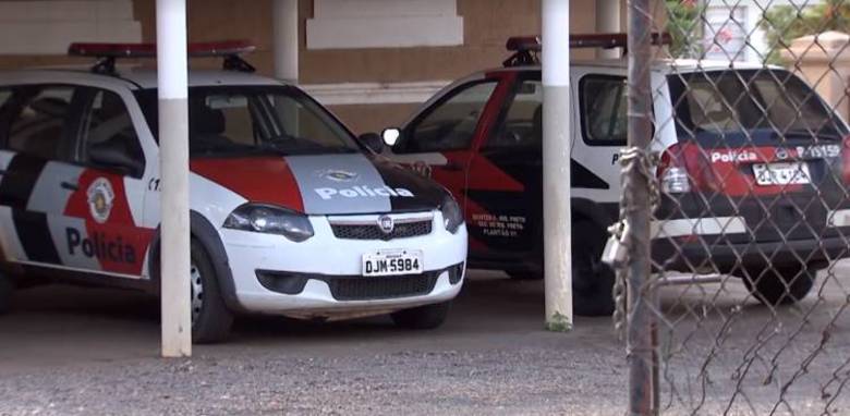 A polícia ouviu o
depoimento do professor, que nega os crimes. O delegado deve esperar o
relatório final da psicóloga, que está acompanhamento as crianças, para tomar
providências