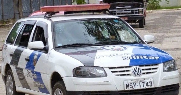 Motorista de Kombi escolar é feito refém por bandidos em Baixo ... - R7