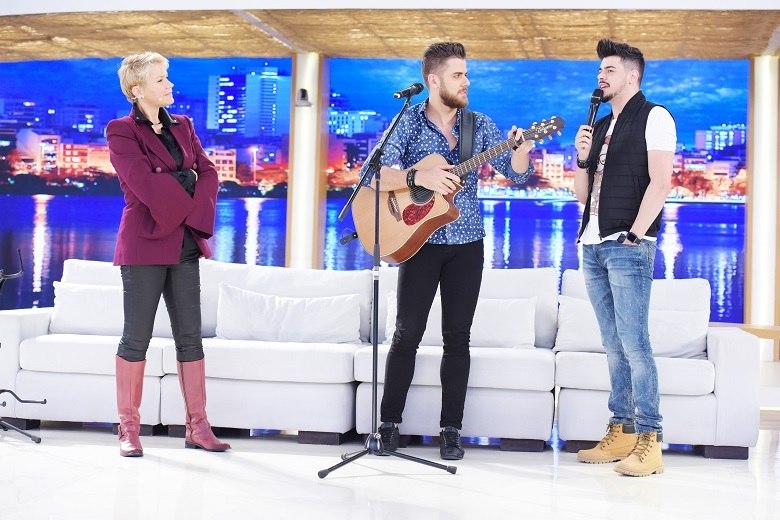 E mais: em um  Toc Toc especial, Xuxa vai dar um dia de beleza para a avó Maria a pedido da neta com direito a spa, hotel de luxo e um grande reencontro com a neta e a família