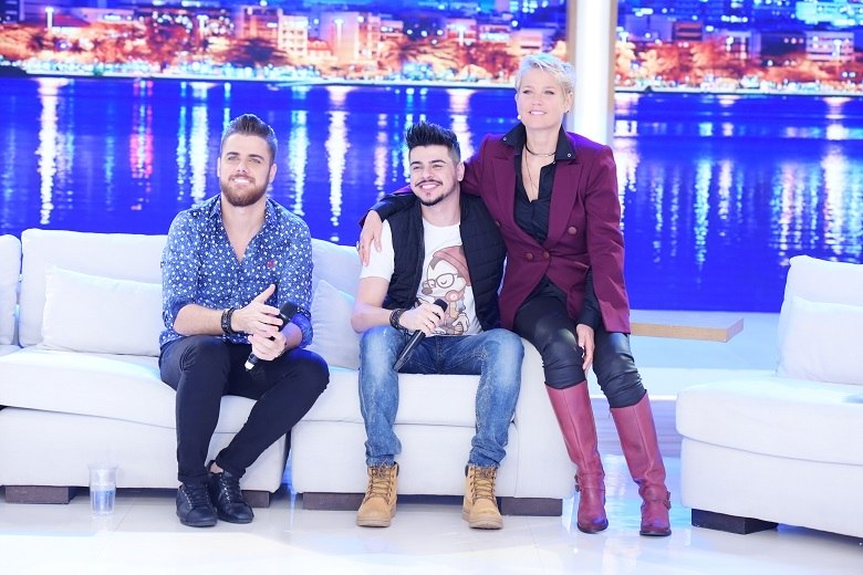 Para animar ainda mais o programa, Xuxa recebe a dupla sertaneja Zé Neto e Cristiano