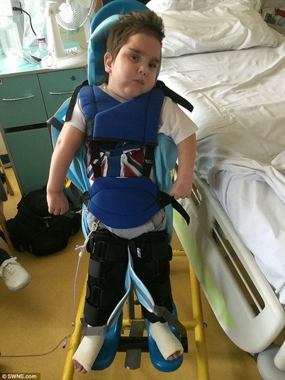 — As pessoas me dizem que não sabem como eu consigo fazer isso, mas você nunca sabe do que é capaz até ser obrigado a isso(Com informações do Daily Mail)