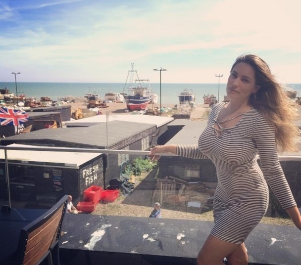 Kelly levou o título mesmo não obedecendo os tais 'padrões de beleza', aquele que a mulher tem que ser magrela e não ter nenhuma gordurinha a mais