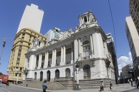 Resultado de imagem para Salário vitalício para vereador do Rio é rejeitado em sessão extraordinária
