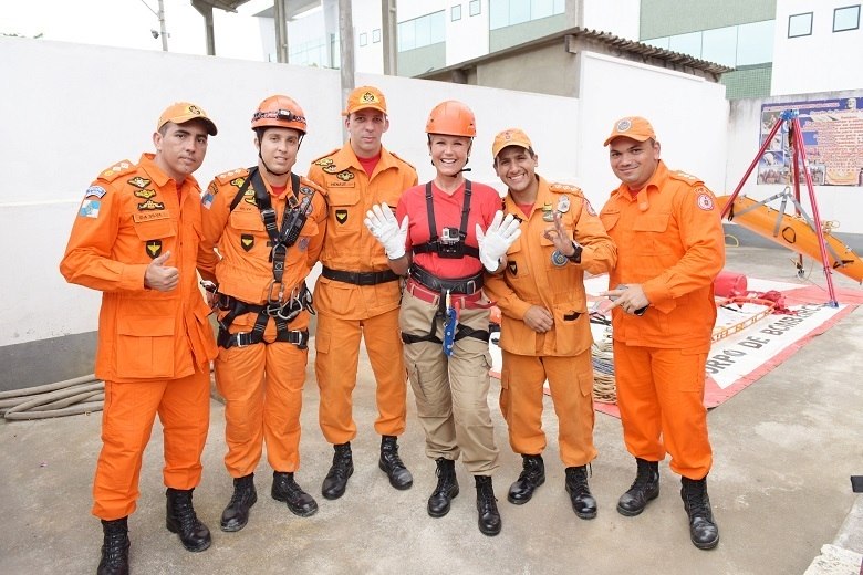 As duas participam de simulações de combate ao fogo direto, resgate de vítimas e nas alturas