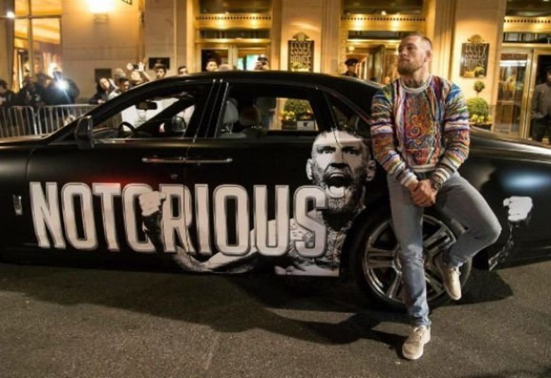 Instagram - Falastrão do UFC tenta "pagar de gatão" em jatinho, mas acaba pagando mico; entenda