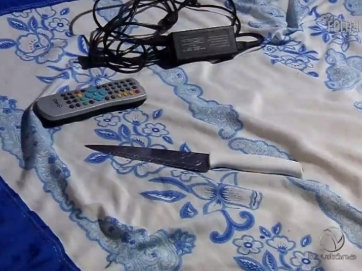 Um homem de 24 anos foi
esfaqueado, na Serra, interior do Espírito Santo, e o suspeito de ter cometido o crime é a própria esposa dele. Ela já havia
tentado matar o marido cerca de 20 dias antes do acontecido, quando jogou água fervendo
nele. Após o episódio, o rapaz ficou com 20% do corpo queimado
Um homem de 24 anos foi
esfaqueado, na Serra, interior do Espírito Santo, e o suspeito de ter cometido o crime é a própria esposa dele. Ela já havia
tentado matar o marido cerca de 20 dias antes do acontecido, quando jogou água fervendo
nele. Após o episódio, o rapaz ficou com 20% do corpo queimado
