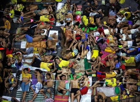 Filipinas vive dias de terror com<br />a caça aos suspeitos de tráfico