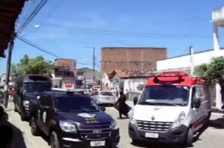 Mãe e filho foram socorridos ao hospital em ambulâncias separadas