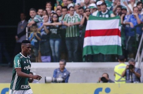 Com melhor defesa do Brasileirão, Palmeiras não deve ter Mina titular contra a Chapecoense