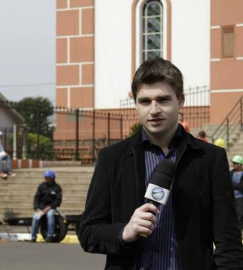 Renan
Carlos Agnolin - Rádio Oeste Capital (Repórter) Perfil: Renan Carlos Agnolin era radialista: trabalhava como repórter da rádio Oeste
Capital, de Chapecó