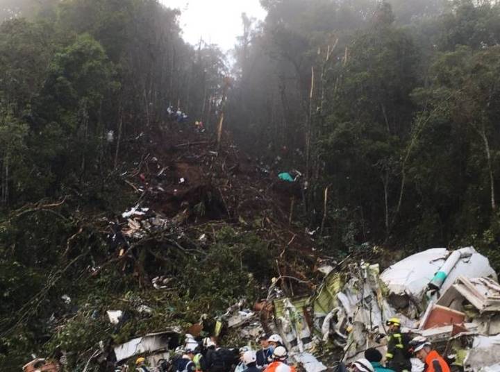 De acordo com a Aviação Civil da Colômbia, ao menos seis pessoas foram resgatadas com vida do local. O número de mortos passa os 70