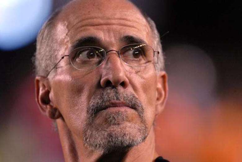 Mario
Sergio Pontes de Paiva (Mario Sergio) – FoxPerfil: Habilidoso
meia brasileiro nos anos 1970 e 1980, com passagens marcantes pelo Vitória (BA) e
no São Paulo, entre outros times. Tornou-se comentarista no início dos anos
1990, trabalhando na TV Bandeirantes. Convidado para dirigir o Corinthians em
1993, revelou o volante Zé Elias. Desde então, alternava o ofício de treinador
com o de comentarista esportivo