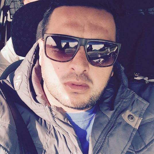 Djalma Araújo - RBS (Cinegrafista)Perfil: Djalma tinha 35 anos e era pai de dois filhos — de 5 e 12 anos. Ele trabalhava como repórter cinematográfico na RBS TV, afiliada da Rede Globo, havia 13 anos