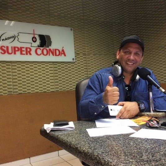Edson Luiz Ebeliny (Edson Picole) - Rádio Super Condá Perfil: O radialista Edson Luiz Ebeliny, conhecido como Edson Picolé, fazia parte da equipe de radialistas da Rádio Super Condá, de Chapecó