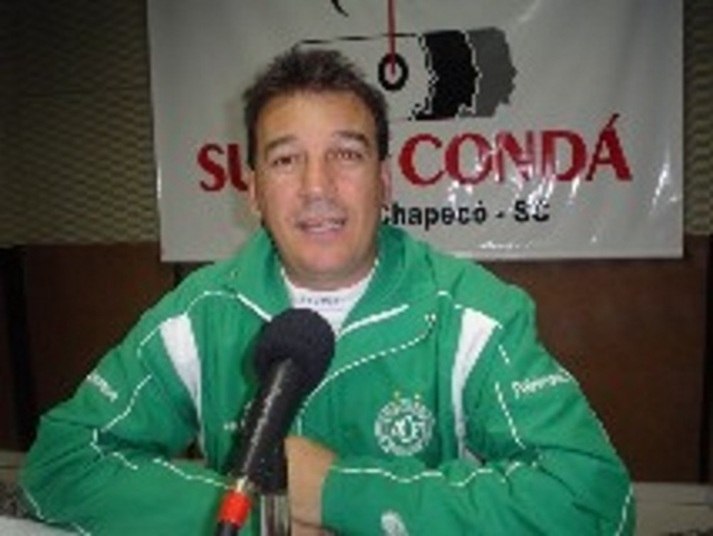 Ivan Carlos Agnoletto - Rádio Super CondáPerfil: Ivan atuava como locutor e comentarista de rádio na Rádio Chapecó, em Santa Catarina 