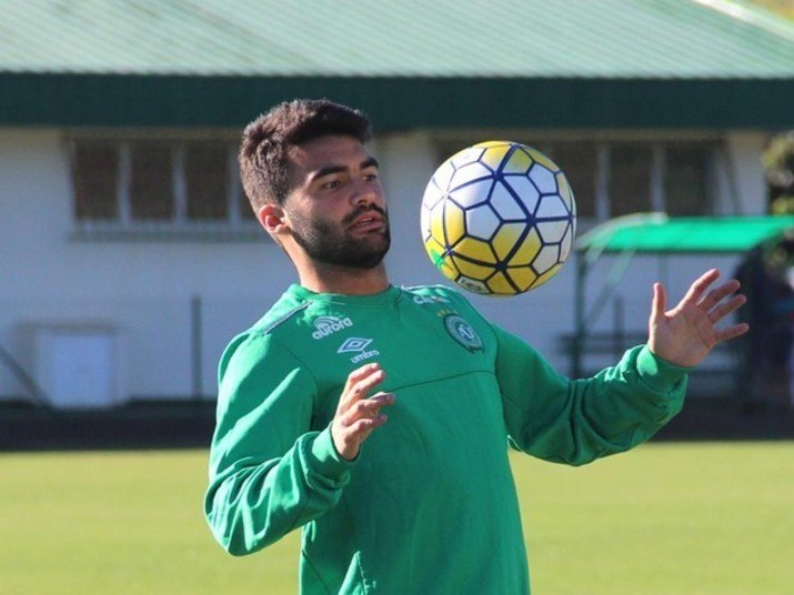 Arthur Maia
Posição: Meia

Perfil: Arthur Brasiliano Maia nasceu no dia 13 de outubro de 1992 (24 anos) em Maceió, Alagoas. É oriundo das categorias de base do Vitória (BA). Chegou a jogar no Japão, no Kawasai Frontale, em 2015, até chegar na Chape este ano 