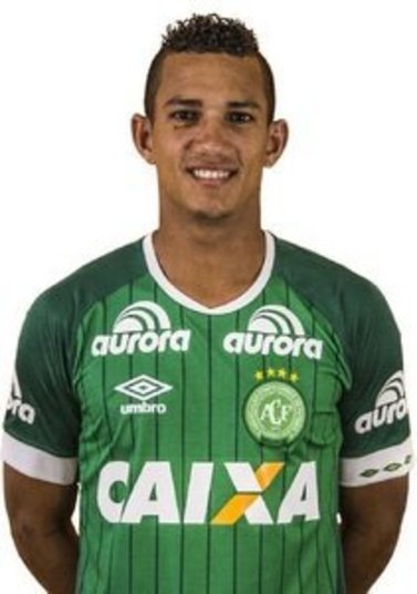 Lucas GomesPosição: AtacantePerfil: Nascido em 5 de maio de 1990, o atacante Lucas Gomes da Silva nasceu em Bragança (PA) e atuou em diversos times de menor expressão como o Trem e Tuna Luso até chega no Chape este ano