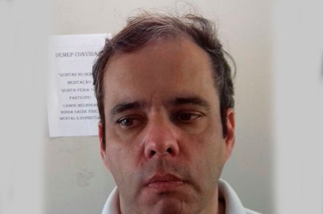 O advogado está com o registro suspenso