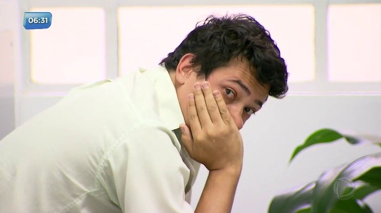 Um
homem foi encaminhado à delegacia da mulher suspeito de cometer um estupro, há
dois meses. Ricardo Dagorti da Silva, de 40 anos, levou a vítima para um hotel
com a justificativa de realizar um exame médico e abusou sexualmente dela