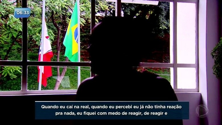 Quando
a vítima voltou para a casa dela, contou ao marido o que tinha ocorrido naquele
dia e foi até a delegacia da mulher para registrar um boletim de ocorrência. Durante
dois meses, os agentes da Polícia Civil investigaram e conseguiram levantar
imagens das câmeras de segurança da região onde o suspeito e a vítima passaram
naquela data