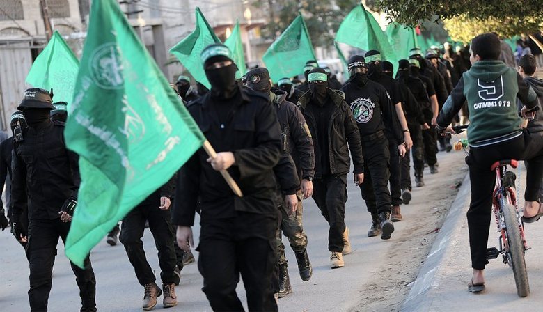 As imagens, divulgadas pelo próprio grupo, mostram líderes do Hamas treinando e fazendo uma espécie de lavagem cerebral para que as crianças se tornem suicidasHistoriador comenta crise na Faixa de Gaza