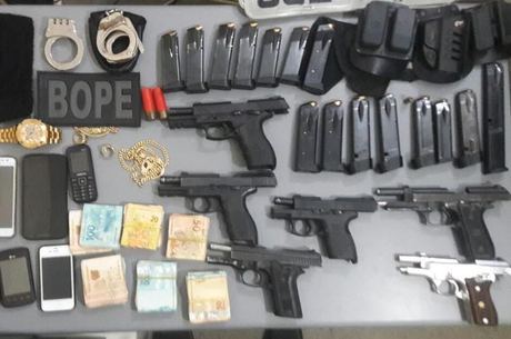 Os materiais apreendidos foram encaminhados junto com os suspeitos para 18ª DT