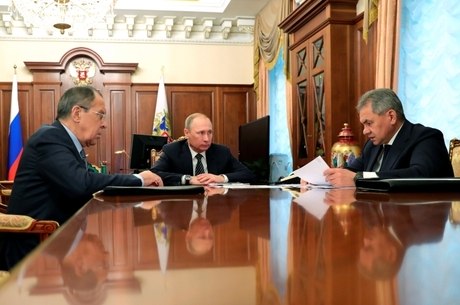 Putin conversou com ministros antes de confirmar a trégua