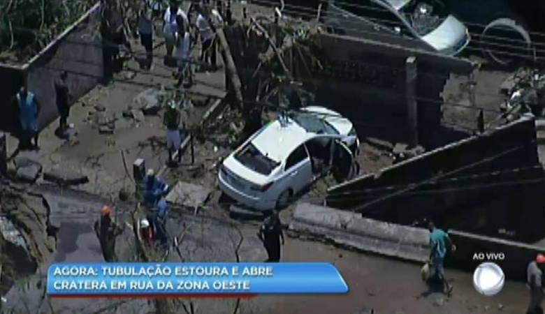 O rompimento também danificou carros e casas na região, mas ainda não há informações sobre feridos