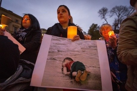 Imagem do menino sírio Aylan Kurdi gerou protestos no undo inteiro em 2015