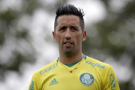 Com salário de R$ 1 milhão, Barrios supera esquecimento e vira favorito a ser titular