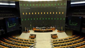 Câmara só deve retomar votações na 2ª semana de abril (Wilson Dias/Agência Brasil)