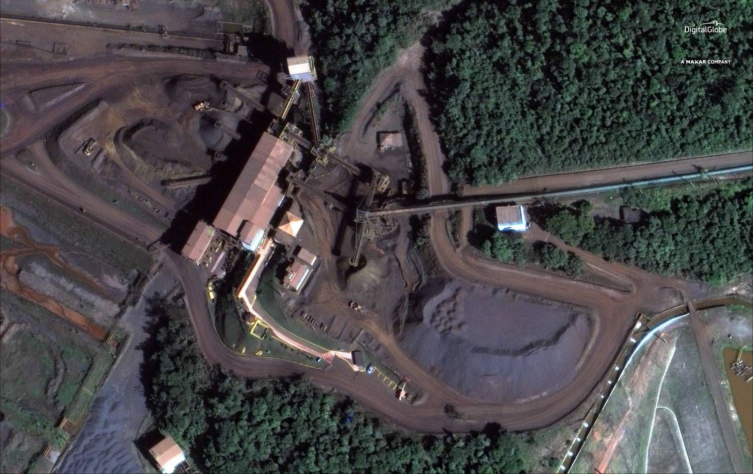 Imagens aéreas mostram antes e depois da tragédia de Brumadinho Fotos