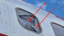Pouso de emergência: voo sofre rachaduras na janela (Reprodução)