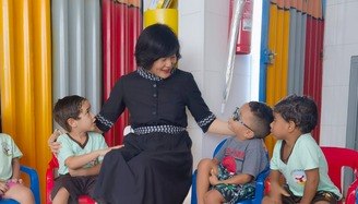 Embaixatriz da China visita creche em Brasília (Imagens - Embaixada da China)