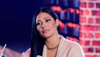 Simaria Mendes ostenta corpão com looks estilosos e mega decotados (Simaria Mendes ostenta corpão com looks estilosos e mega decotados; confira)
