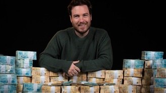 Thiago Nigro posa com R$ 10 milhões em dinheiro e se gaba ao dizer que fez fortuna 'em 1 minuto' (Reprodução/Instagram)