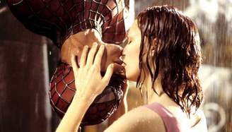 Kirsten Dunst revela bastidores da icônica cena de beijo (Kirsten Dunst revela bastidores da icônica cena de beijo em Homem-Aranha)