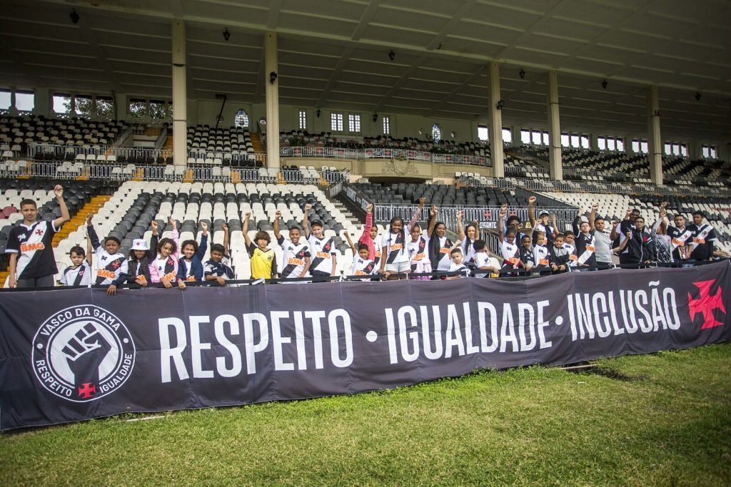 Vasco Lan A Terceiro Uniforme E Faz Homenagem Ao S O Janu Rio