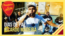 Ricardo Madeira canta “Dias de Paz” (Reprodução)