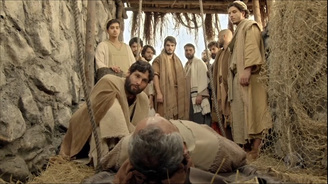 Após ser acusado de blasfêmia, Jesus cura homem paralítico (Reprodução)