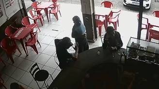 Idoso esfaqueia homem em bar após ser repreendido por assédio (Reprodução)