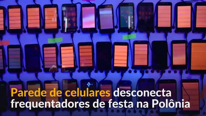 Parede de celulares desconecta frequentadores de festa na Polônia