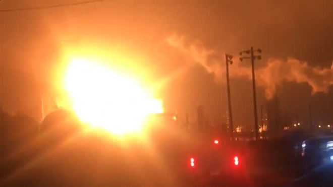 Grande explosão destrói fábrica química no Texas (EUA)